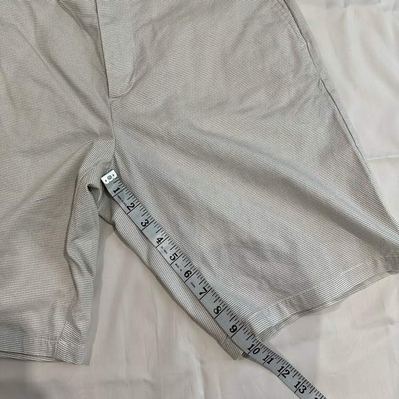 Old Navy Men Earl Grey Dot Ultimate Slim Built In Flex Chino Shorts Size 32 EUC - Picture 10 of 11